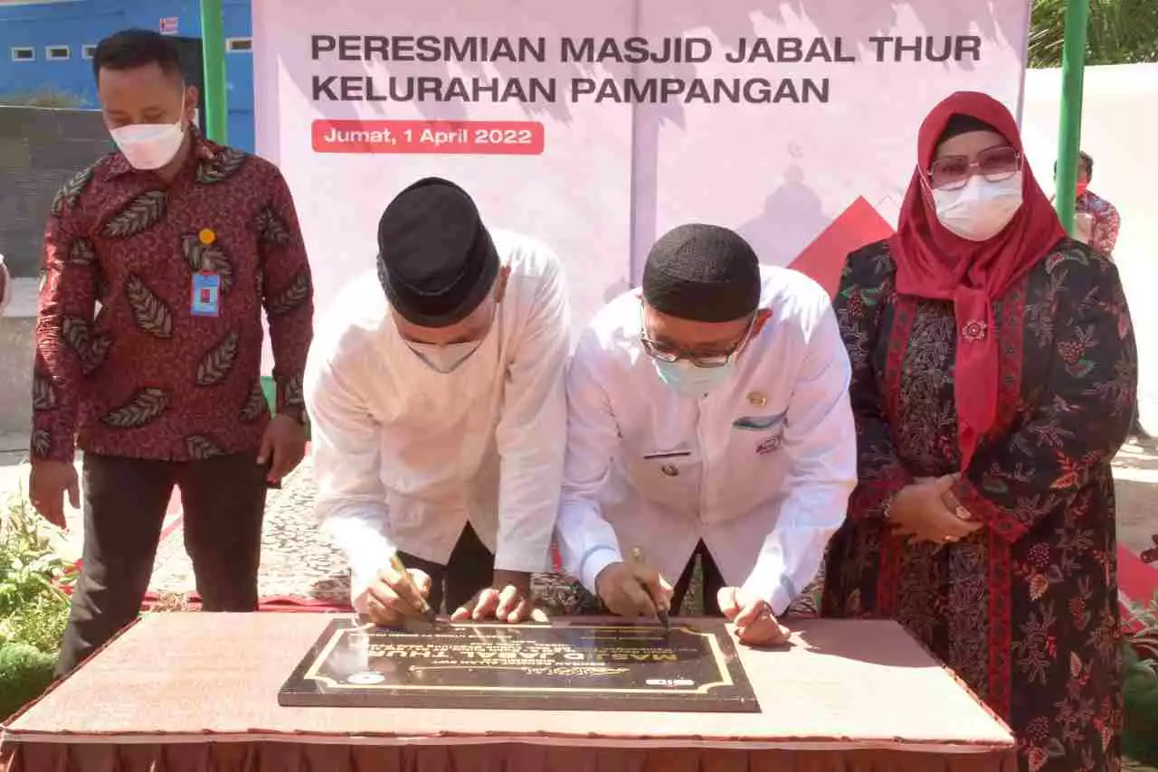 Dirut PT Semen Padang Resmikan Masjid Jabal Thur Bukit Putus Lubeg