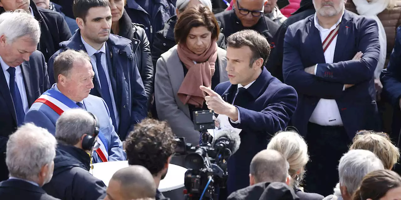 Emmanuel Macron ou la campagne « par-dessus la jambe »