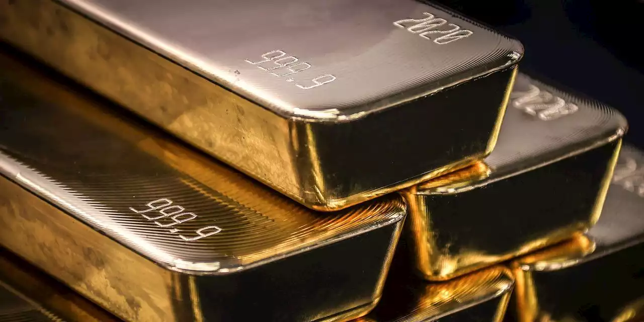 Gold under pressure as bond yields rise