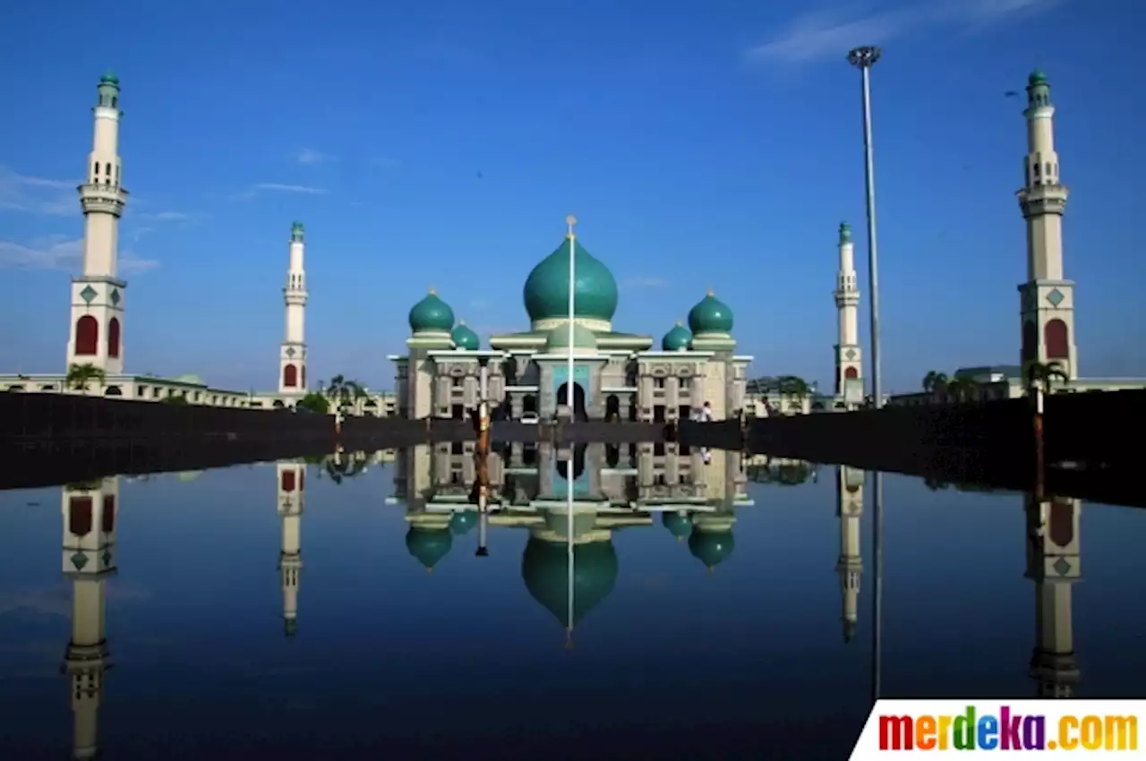 Foto : Potret Megah Masjid Agung di Pekanbaru yang Disebut 'Taj Mahal' di Indonesia | merdeka.com