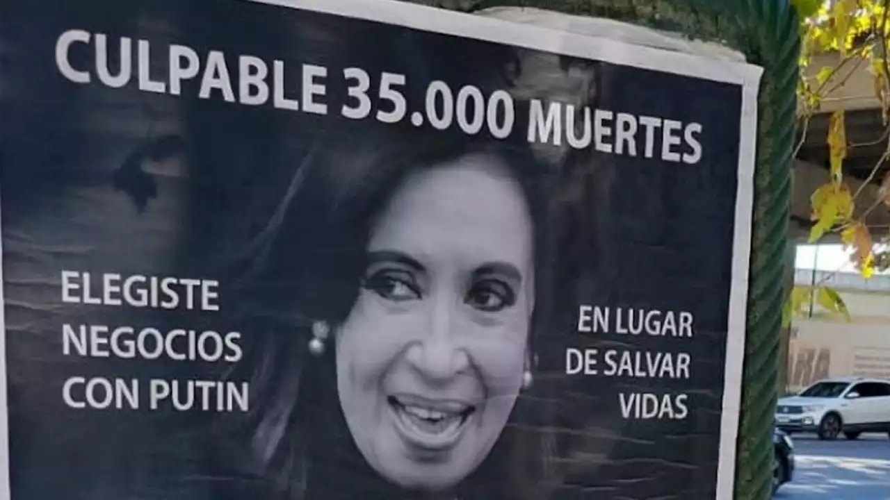 Identifican la camioneta que trasladó los afiches contra Cristina Kirchner