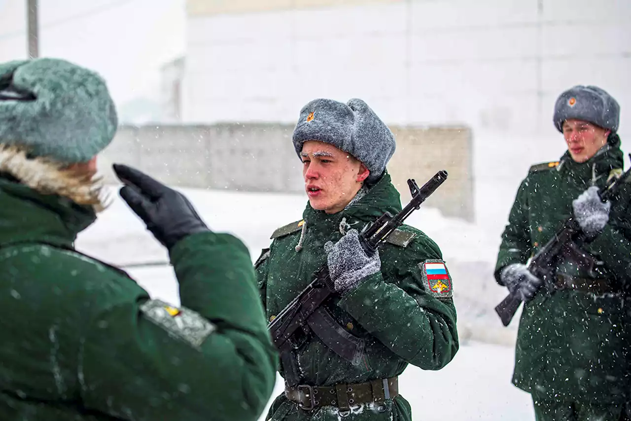 War in Ukraine Fuels Fears Among Draft-Age Russian Youths