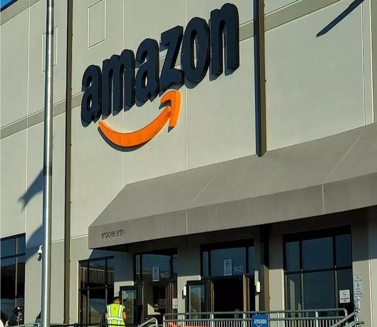 Amazon workers in NYC vote to unionize, a first for company - New York Amsterdam News