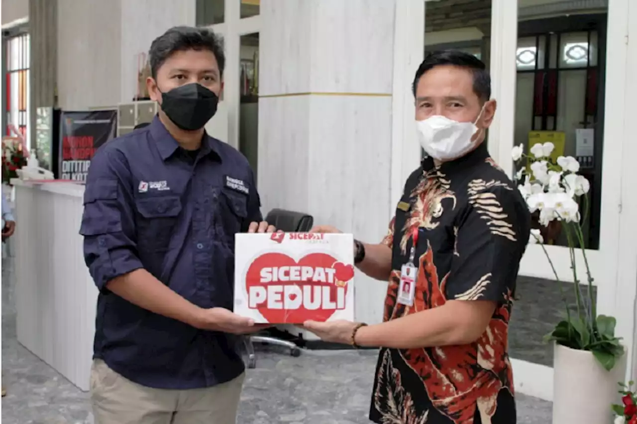 Warga Korban Bencana dan Lansia di Kota Semarang Dapat Bantuan Sembako