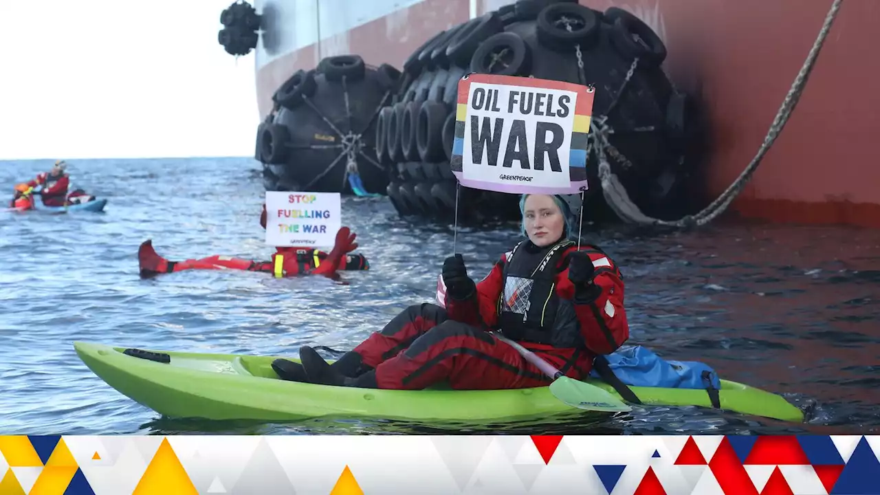 Ukraine war: Huge tankers transferring Russian oil blocked by activists in kayaks