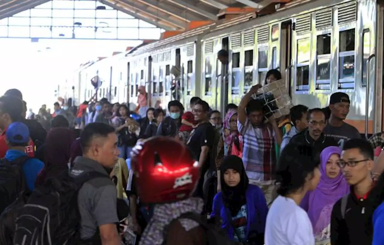 Mudik Pakai Kereta Api dan Kisah Transformasi Si Ular Besi