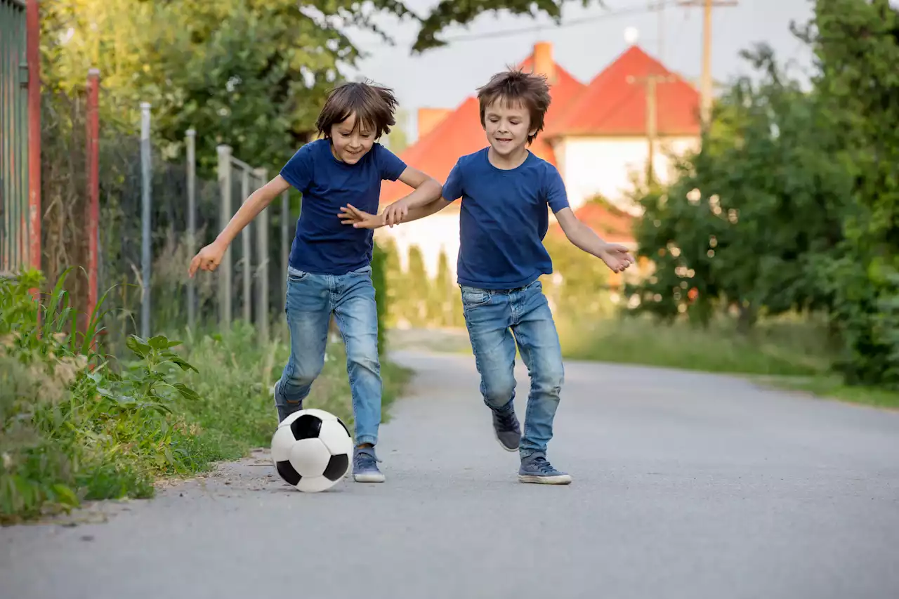 Neighbour's savage note demands mum stops her kids playing 'so loudly' outside