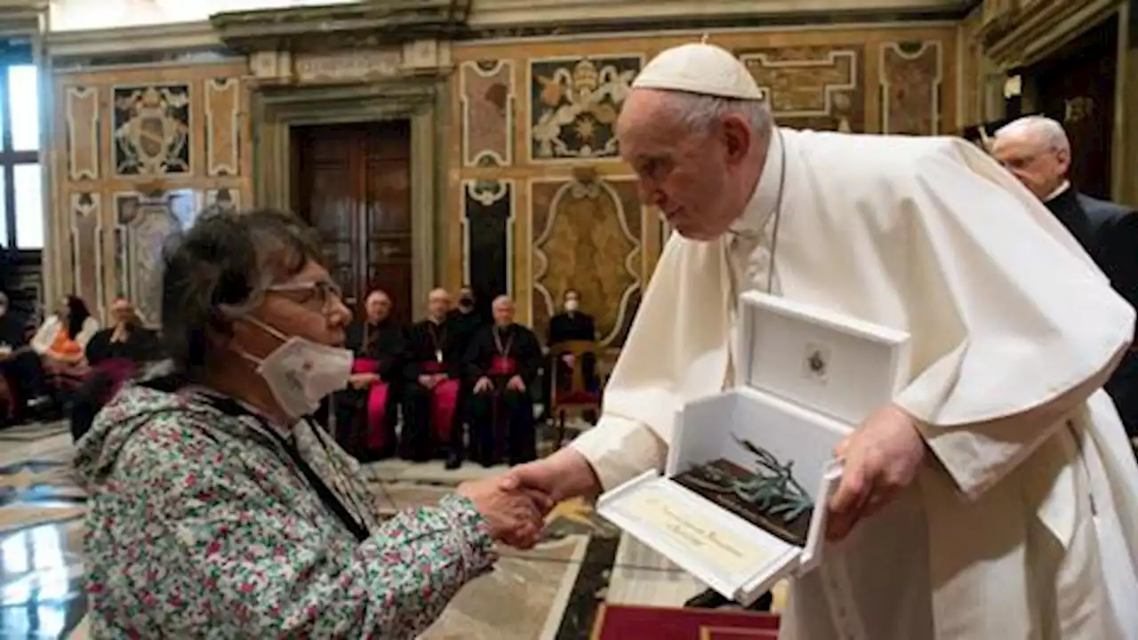 Pope apologises to Canadian indigenous for abuses