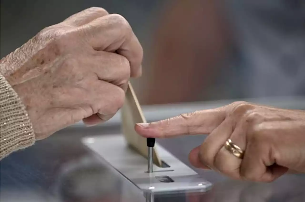 EN DIRECT - Présidentielle 2022: les bureaux de vote ouvrent à 8H, la participation grande inconnue