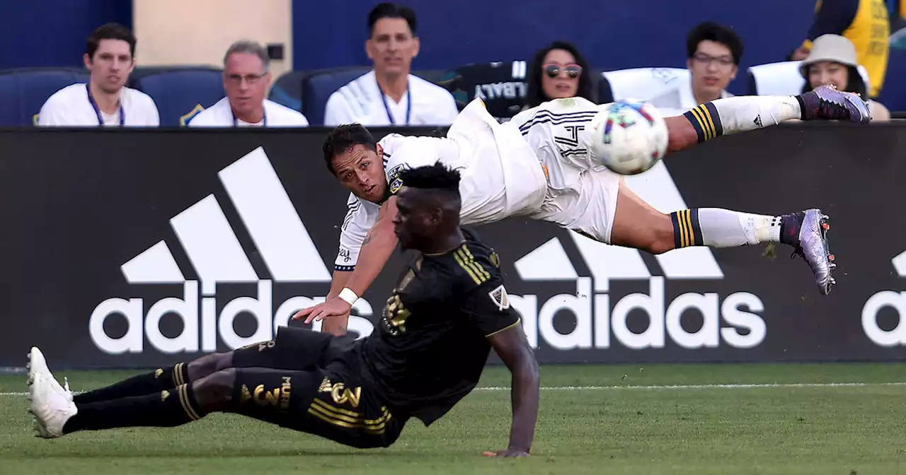 Chicharito, LA Galaxy hold off Vela, LAFC 2-1 in El Trafico