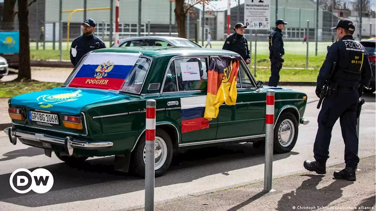 В Штутгарте прошел пророссийский автопробег | DW | 09.04.2022