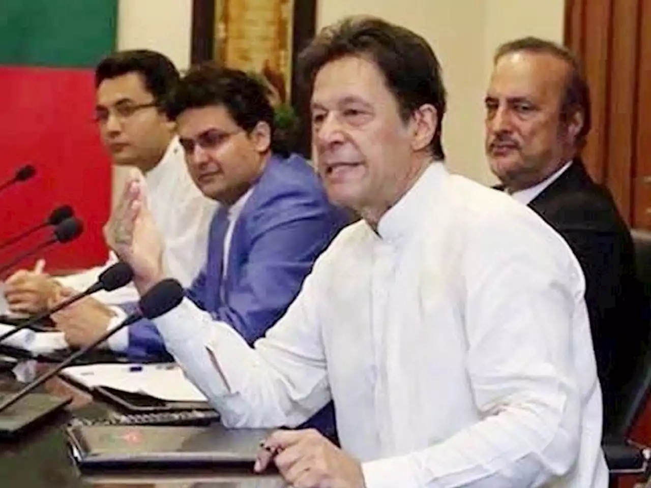 پی ٹی آئی کے اکثریتی ارکان نے اسمبلیوں سے استعفیٰ دینے کی مخالفت کردی - ایکسپریس اردو