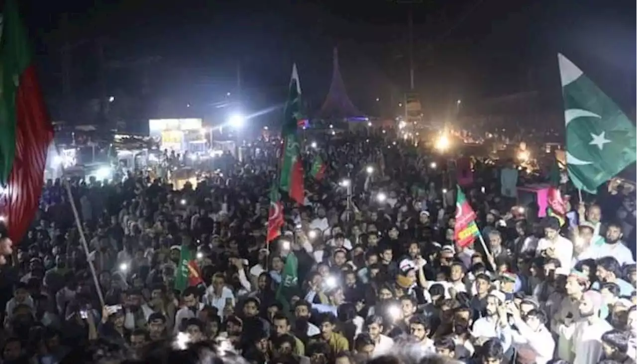 عمران خان کی وزارت عظمیٰ کے خاتمے کیخلاف ملک کے مختلف شہروں میں پی ٹی آئی کے مظاہرے