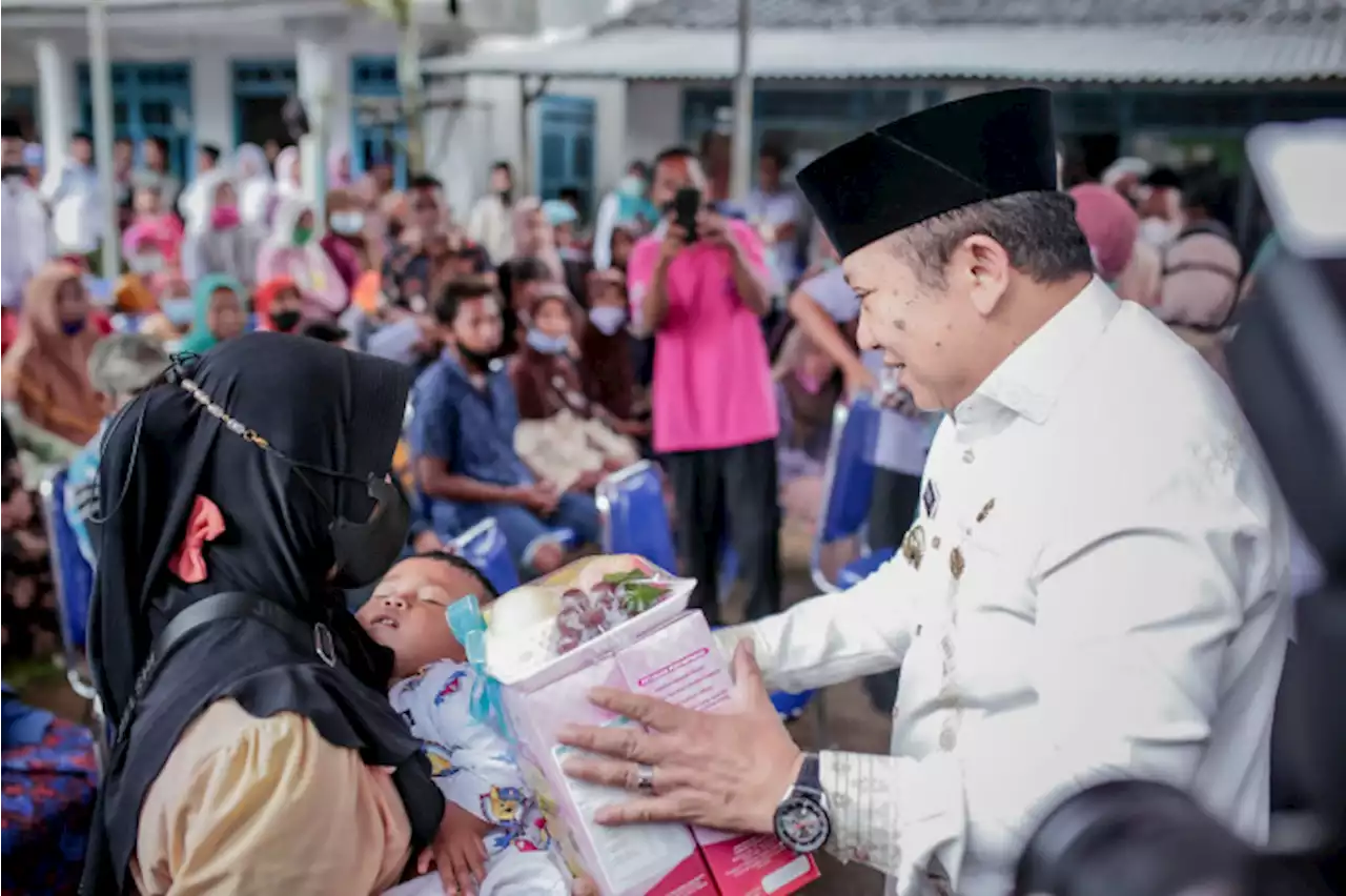 Bupati Hendy Blusukan Temui Janda dan Anak Yatim