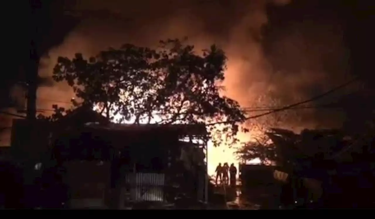 Kebakaran Besar Gudang Kimia di Kalideres, 5 Rumah Warga Terdampak, 12 Karyawan Diperiksa Polisi