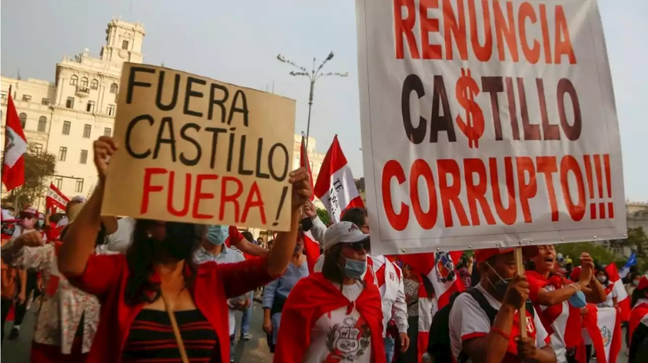 Pérou : des centaines de manifestants appellent à la démission du président Castillo