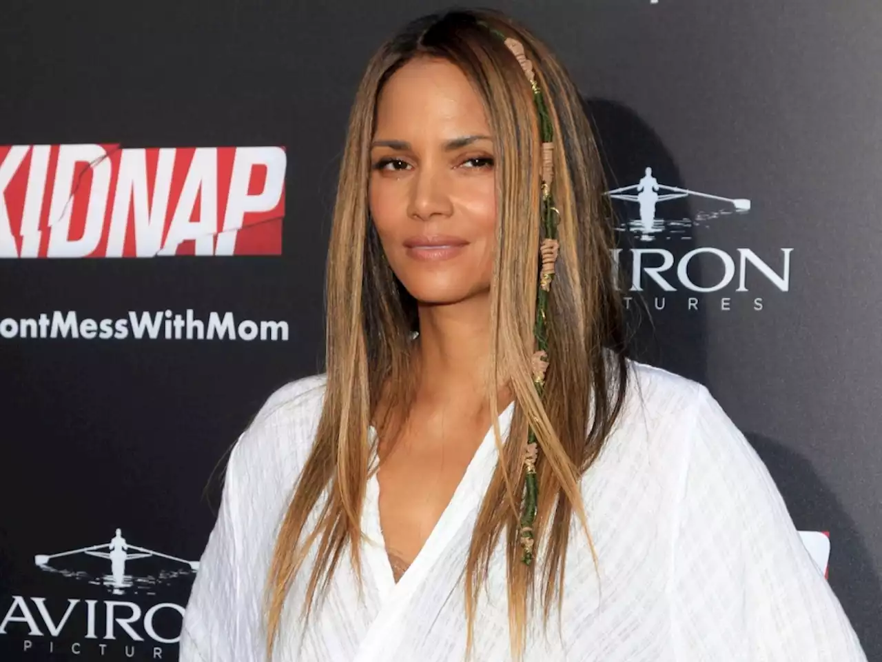 Halle Berry Looks 'Sunkissed' In New Glowing & Chic Snapshot