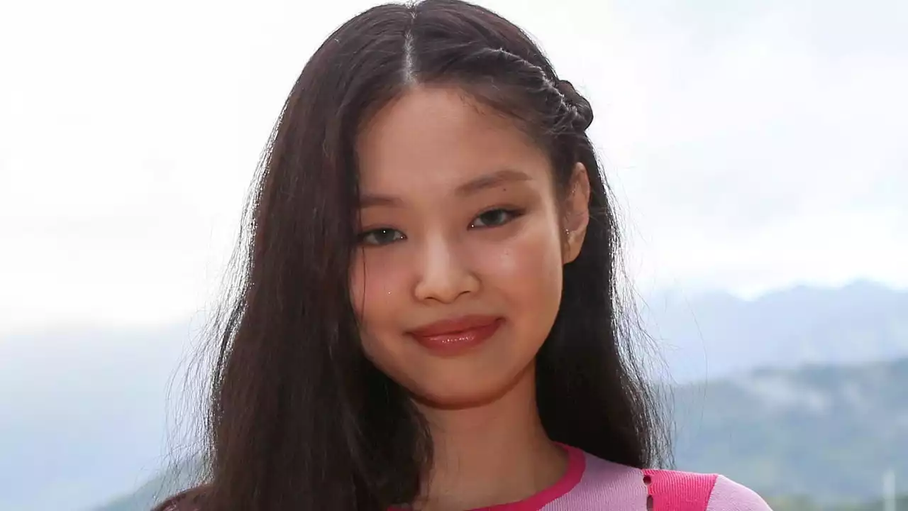 BLACKPINK's Jennie Debuted Orange Hair