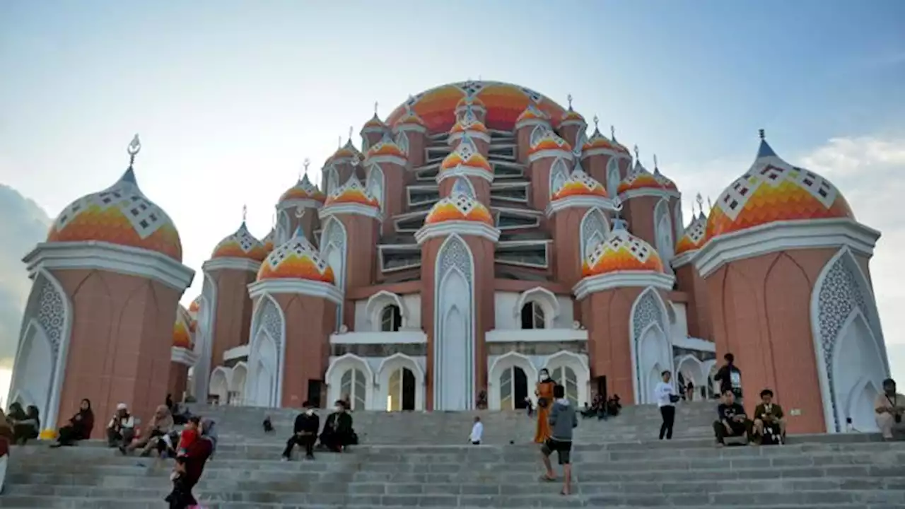 Mengunjungi Masjid-masjid Unik di Berbagai Daerah