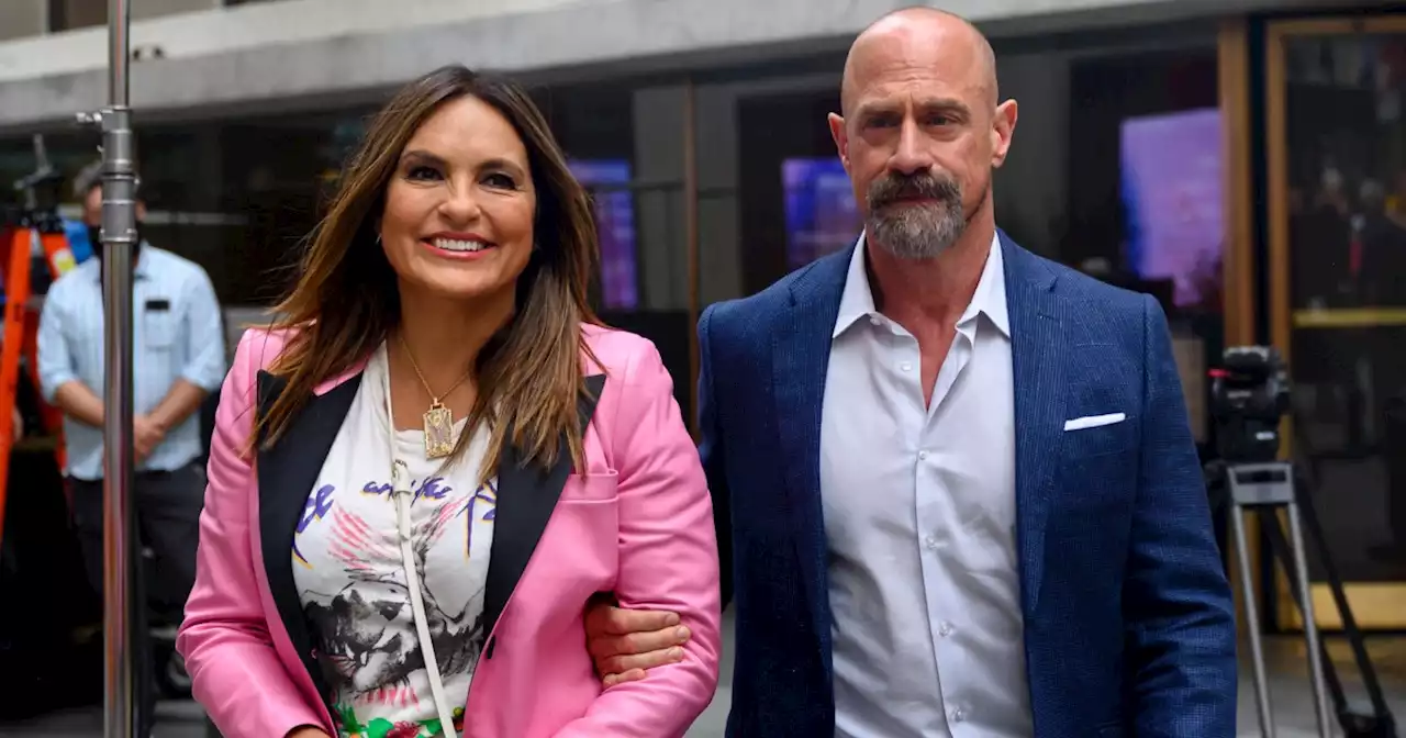 Mariska Hargitay shared another dreamy pic with Chris Meloni — and we can’t look away