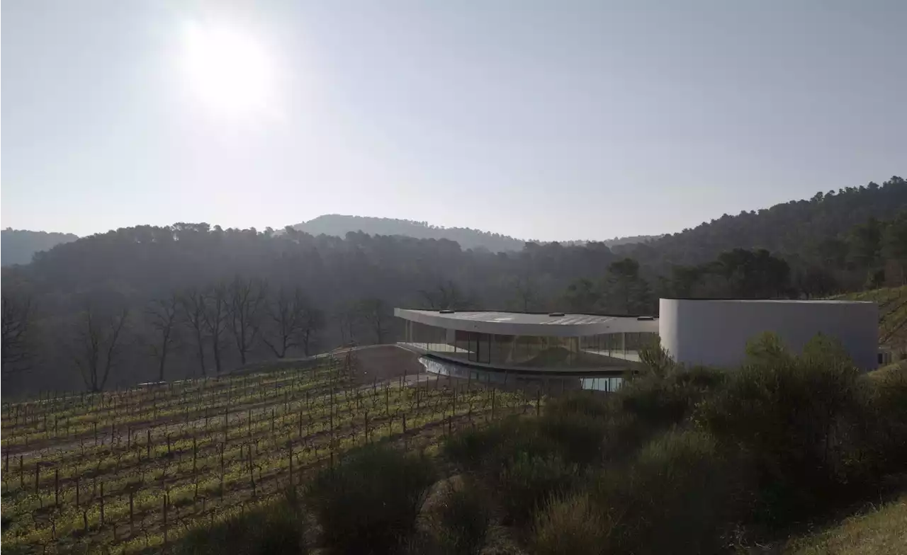 Niemeyer pavilion enriches the landscape at Château La Coste