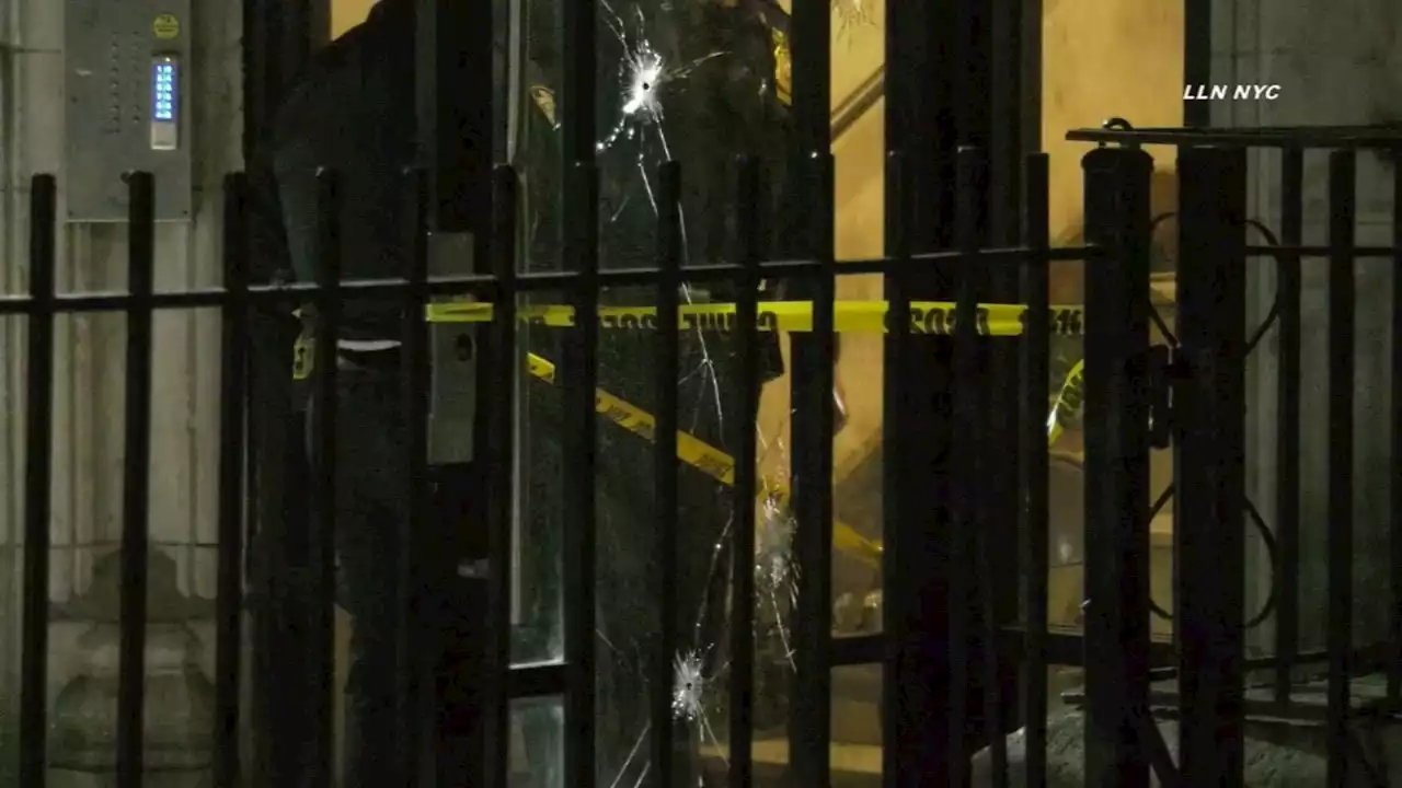 Double shooting in Crown Heights building lobby leaves one man dead, another in hospital