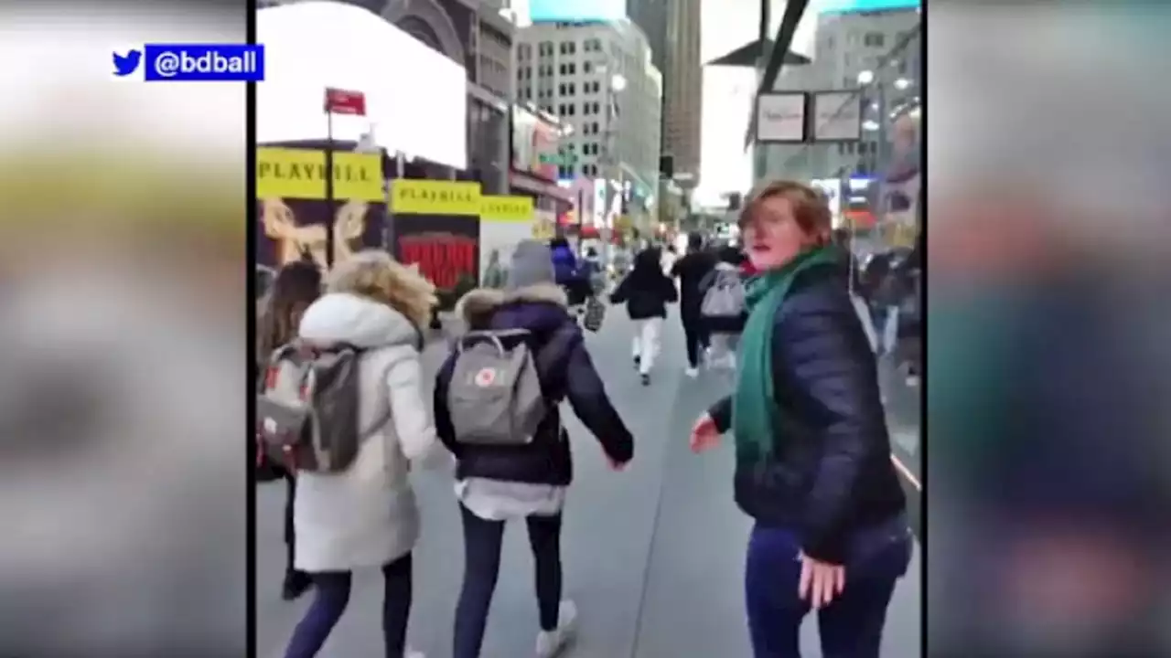 Manhole explosion causes panic in Times Square