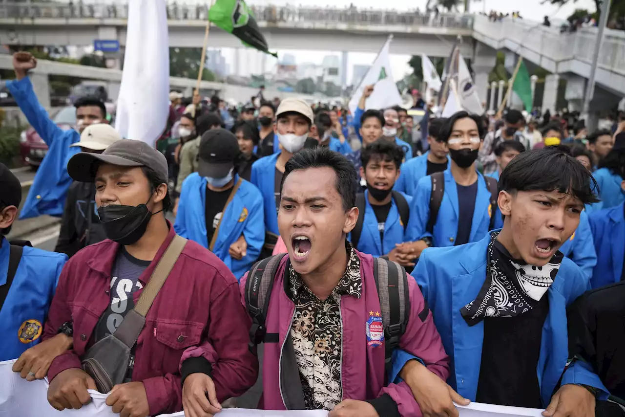 Indonesian students protest rumored delay of 2024 election \n