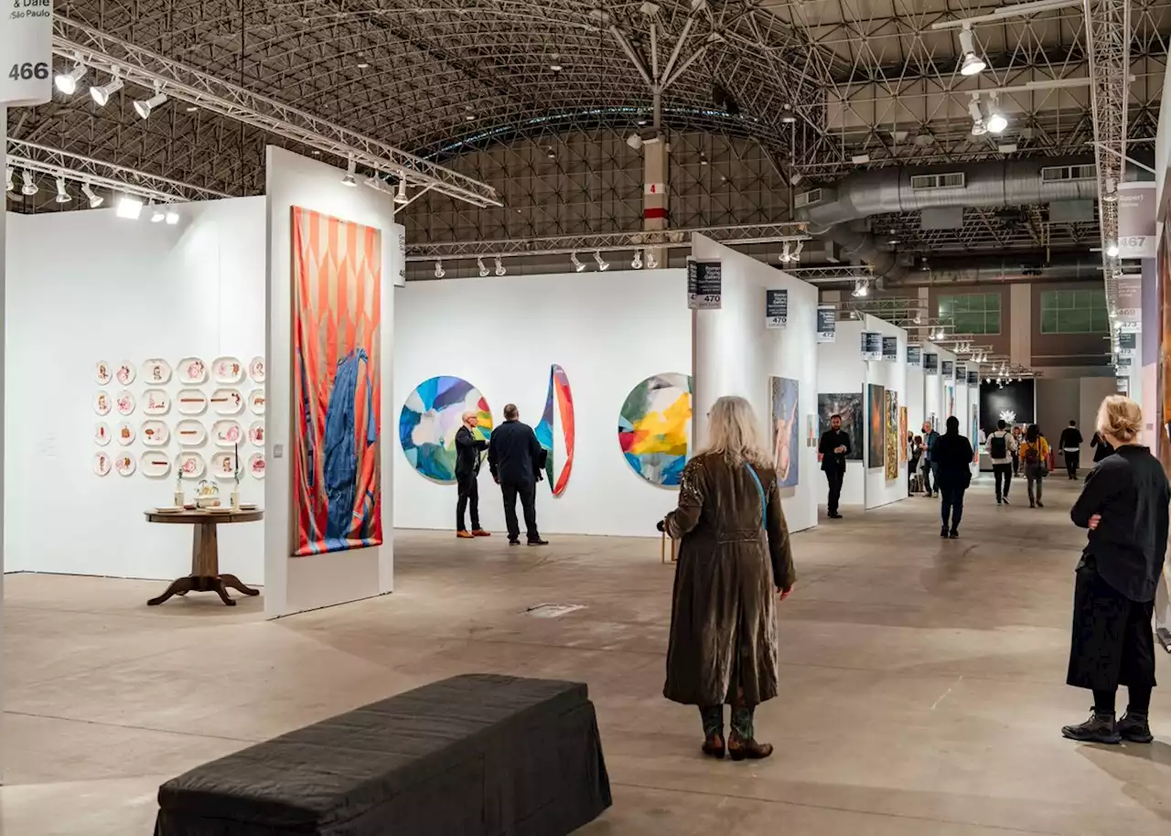 Expo Chicago Lights Up for the First Time in Years, Drawing Dealers From Near and Quite Far | Artnet News