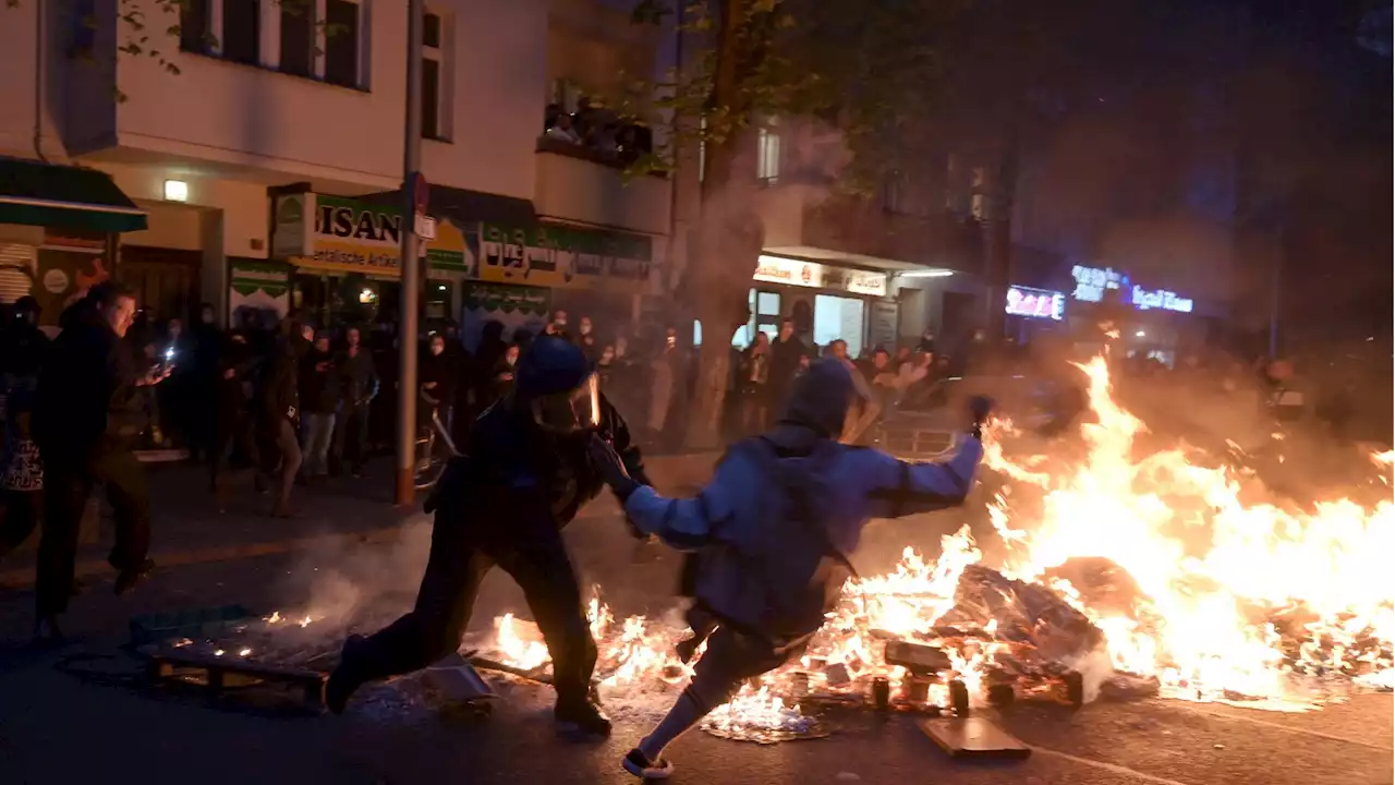 Linksradikale 1. Mai-Demo beginnt in Neukölln