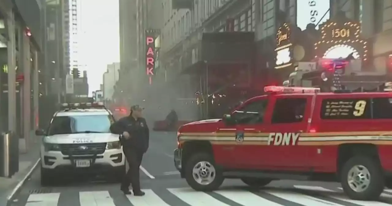 Manhole explosion shuts down part of Times Square