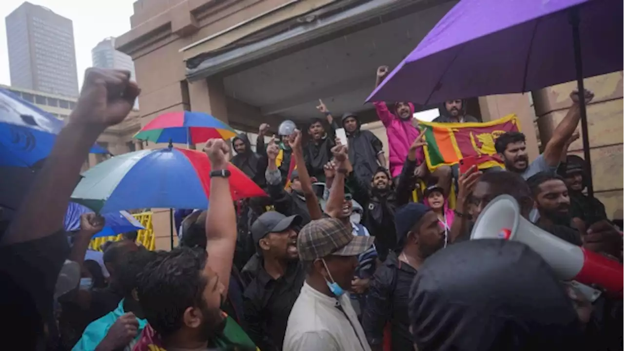 Sri Lankans occupy president's office entrance for 2nd day