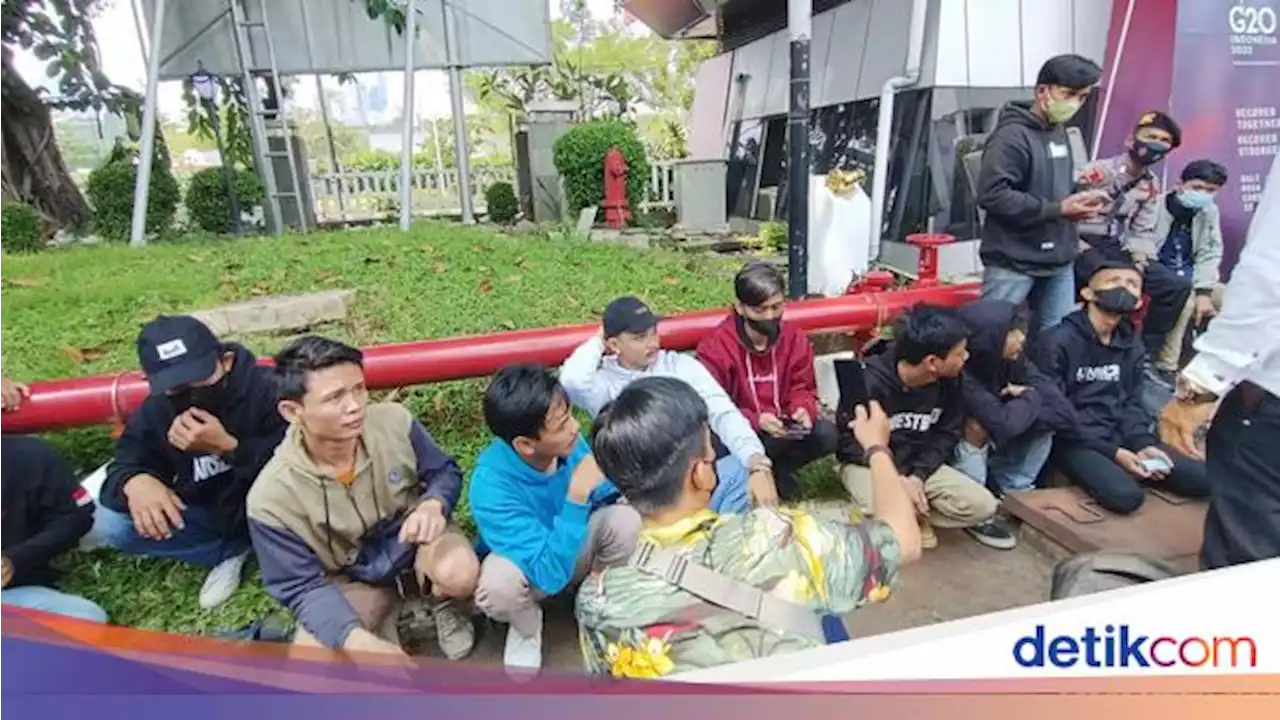 Hendak Ikut Demo 11 April di DPR, 14 Orang Diamankan di Jl Gerbang Pemuda