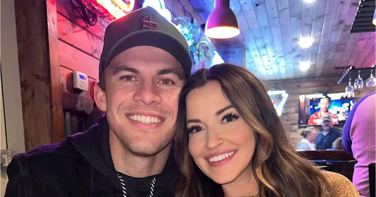 Bachelor Nation's Tia Booth Engaged to Boyfriend Taylor Mock - E! Online