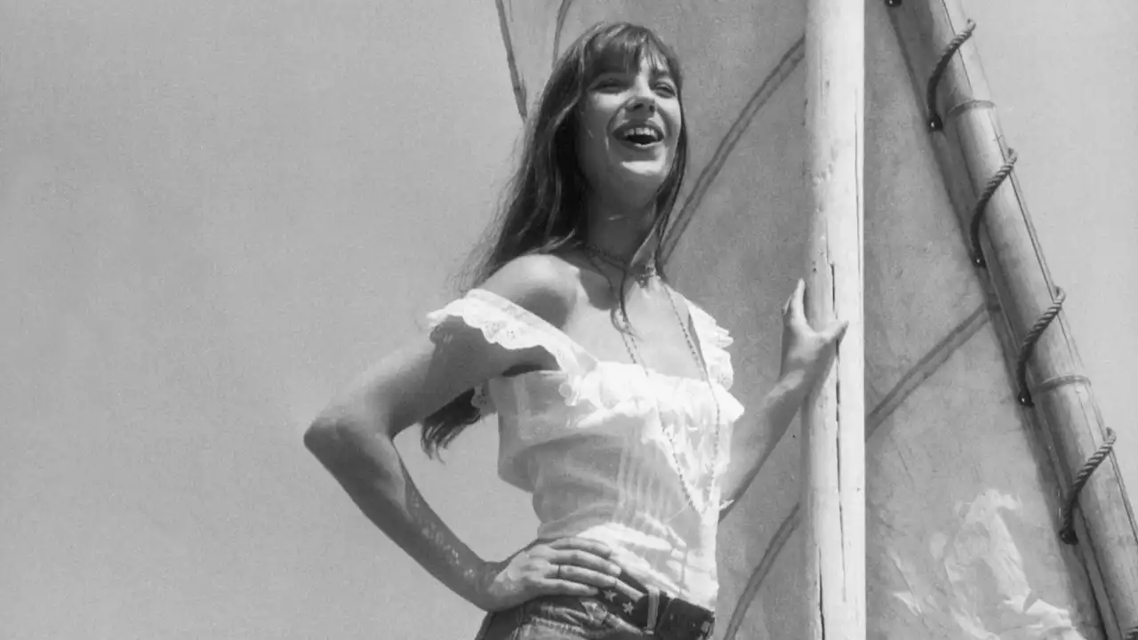 Great Outfits in Fashion History: Jane Birkin in a Timeless Vacation Tank Top