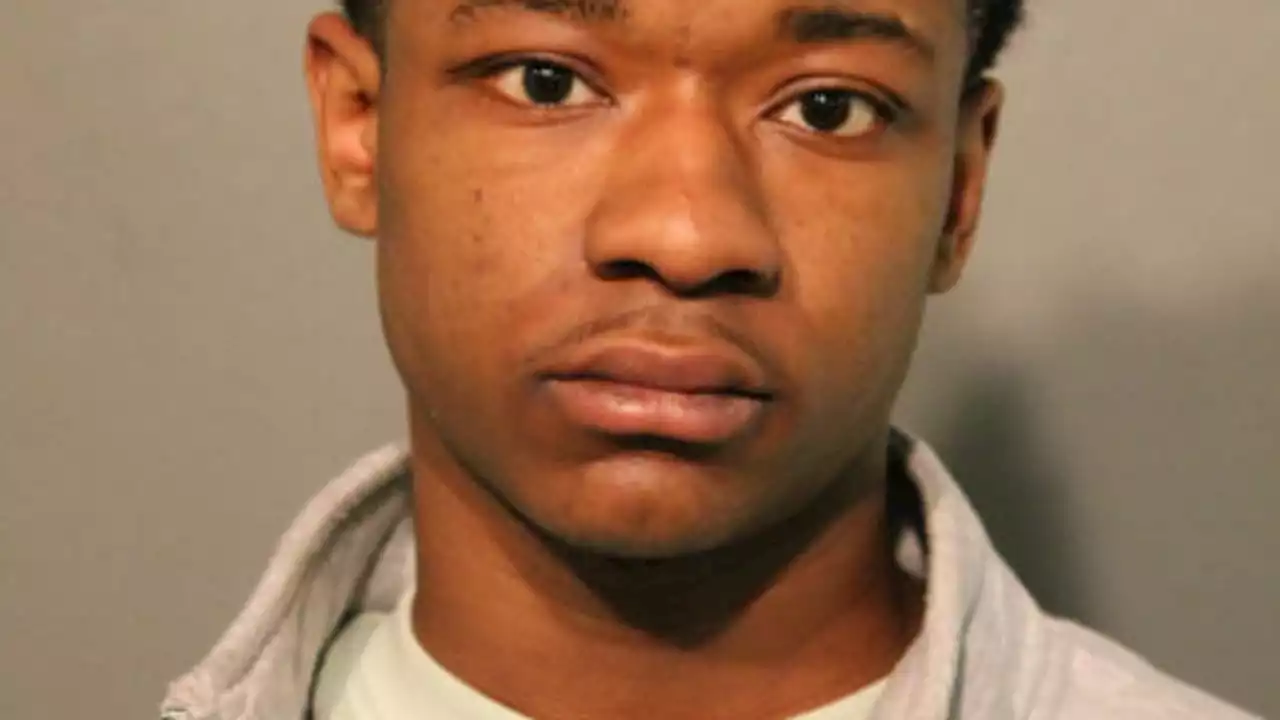 18-year-old charged in pair of Chicago carjackings