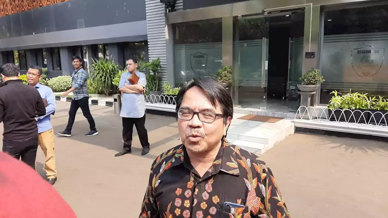 Polisi: Ade Armando dalam Kerumunan Massa Saat Dipukuli, Bahkan Celananya Dilepaskan