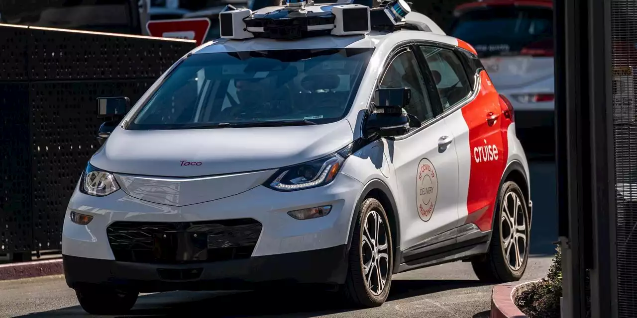 Watch what happens when police pull over a driverless car in San Francisco