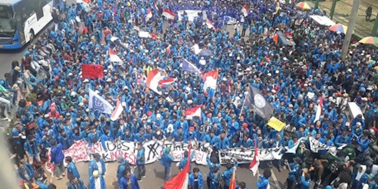 Imbau Mahasiswa Tak Ikut Demo, Polisi Jaga Wilayah Perbatasan dan Stasiun di Tangsel | merdeka.com