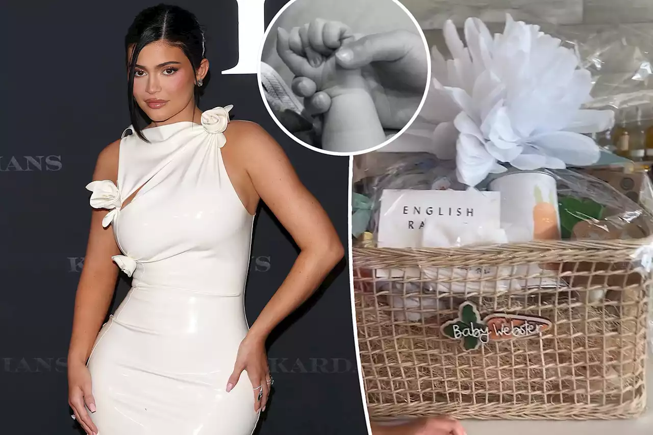 Kylie Jenner doesn’t seem to have named her son yet