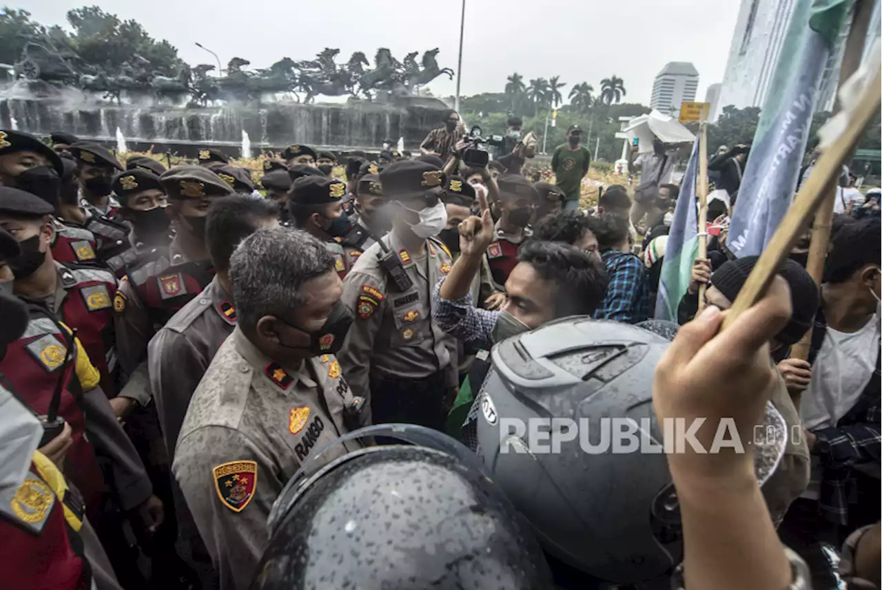 Masa Aksi 11 April Memanas Usai Ditemui Pimpinan DPR |Republika Online