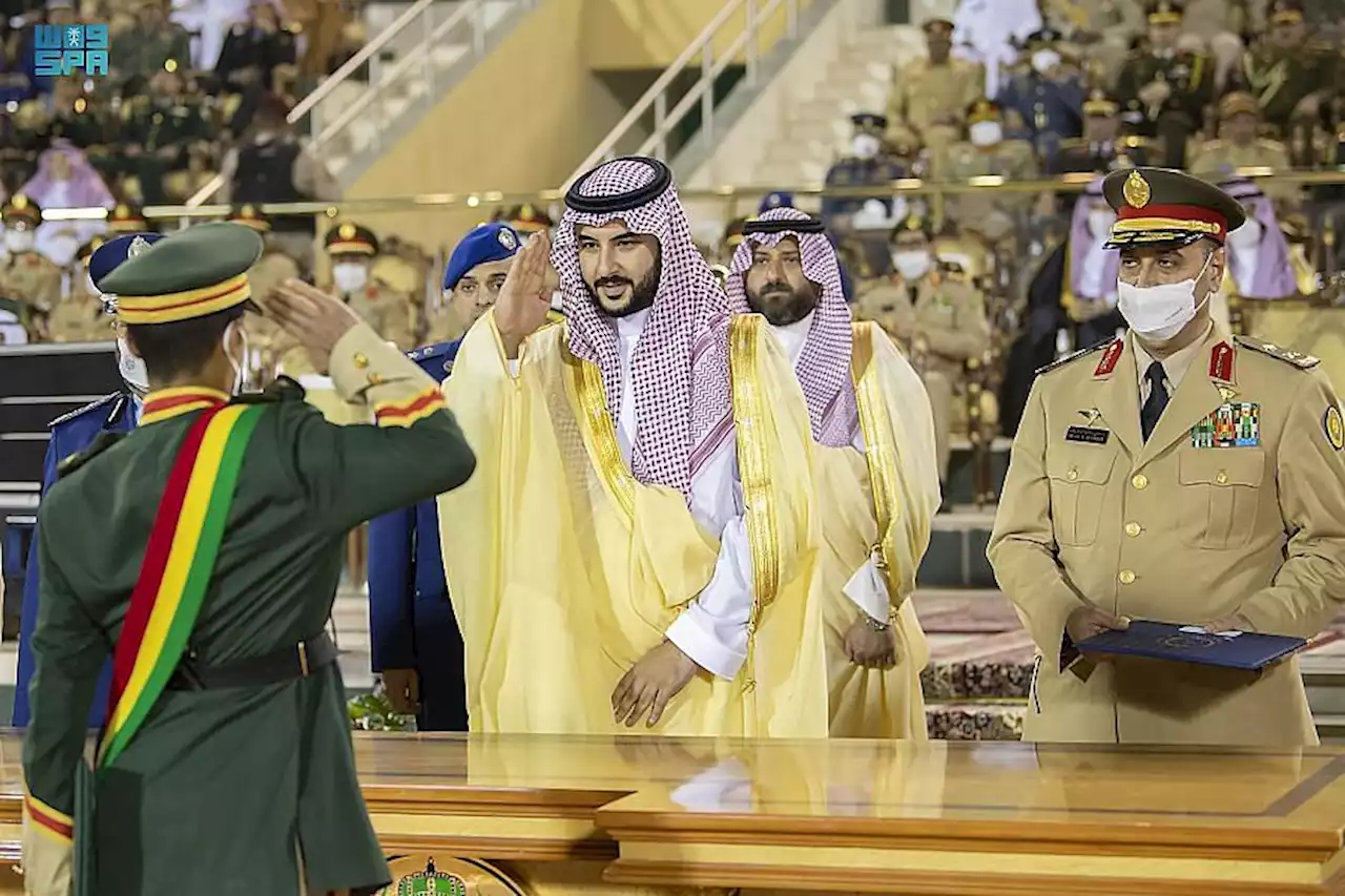 'خالد بن سلمان' يرعى حفل تخريج الدفعة 80 لطلبة كلية الملك عبدالعزيز الحربية