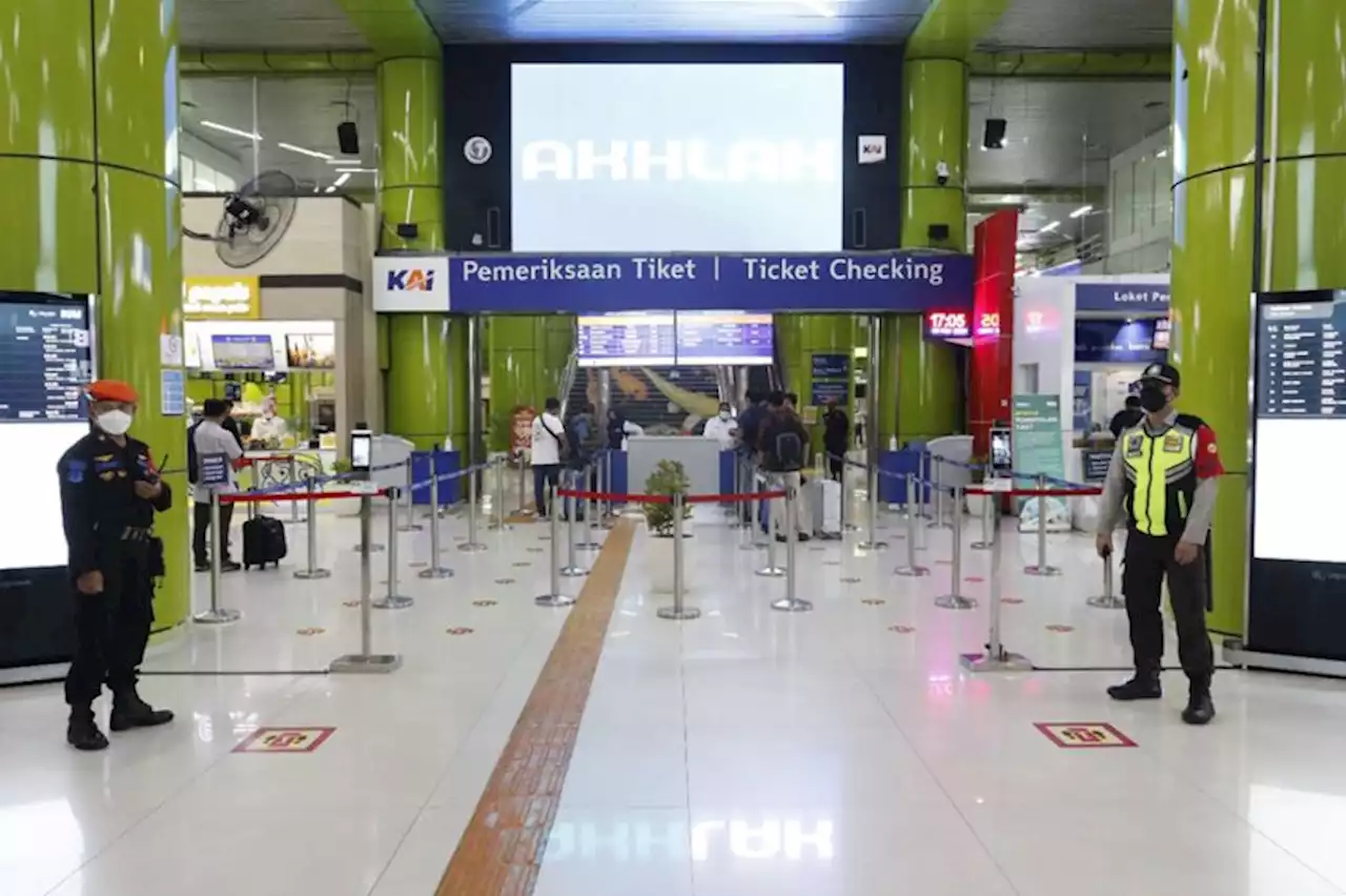 KAI Alihkan KA Jarak Jauh dari Stasiun Gambir Berhenti di Stasiun Jatinegara Hari Ini