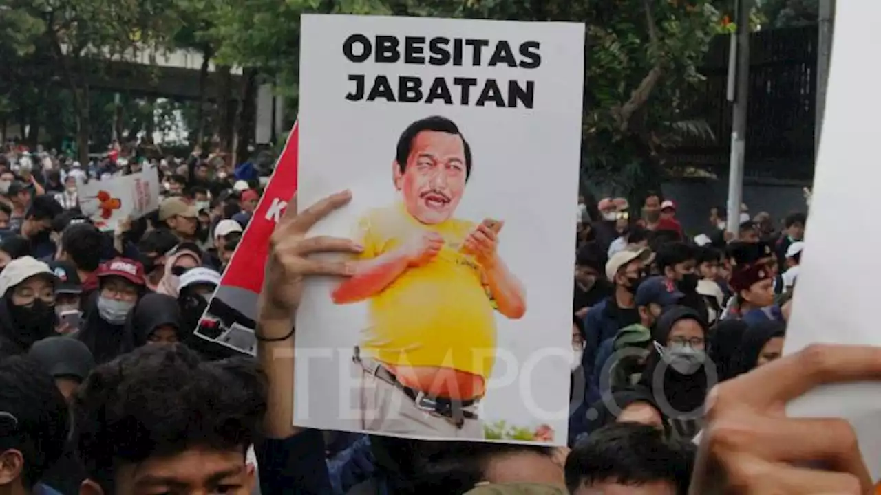 Deretan Poster Lucu Sindir Pejabat dalam Demo Mahasiswa