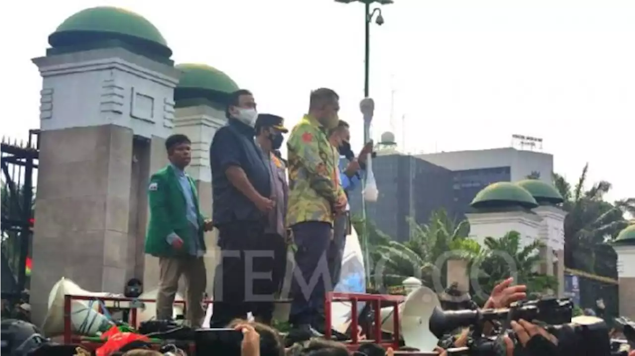 Temui Massa Demo BEM SI, Wakil Ketua DPR RI Janji Tidak Ada Penundaan Pemilu