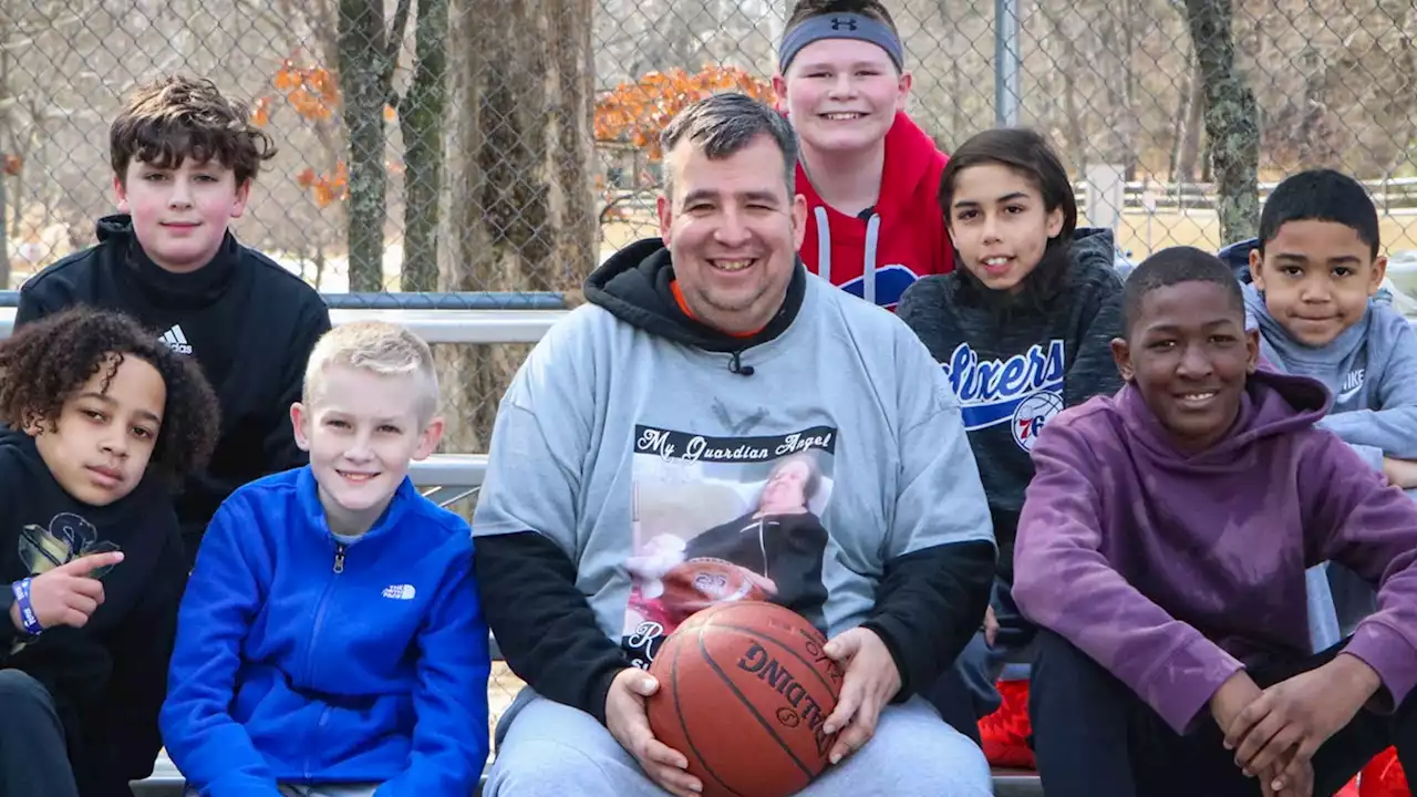 Basketball coach with cerebral palsy inspires kids on the court