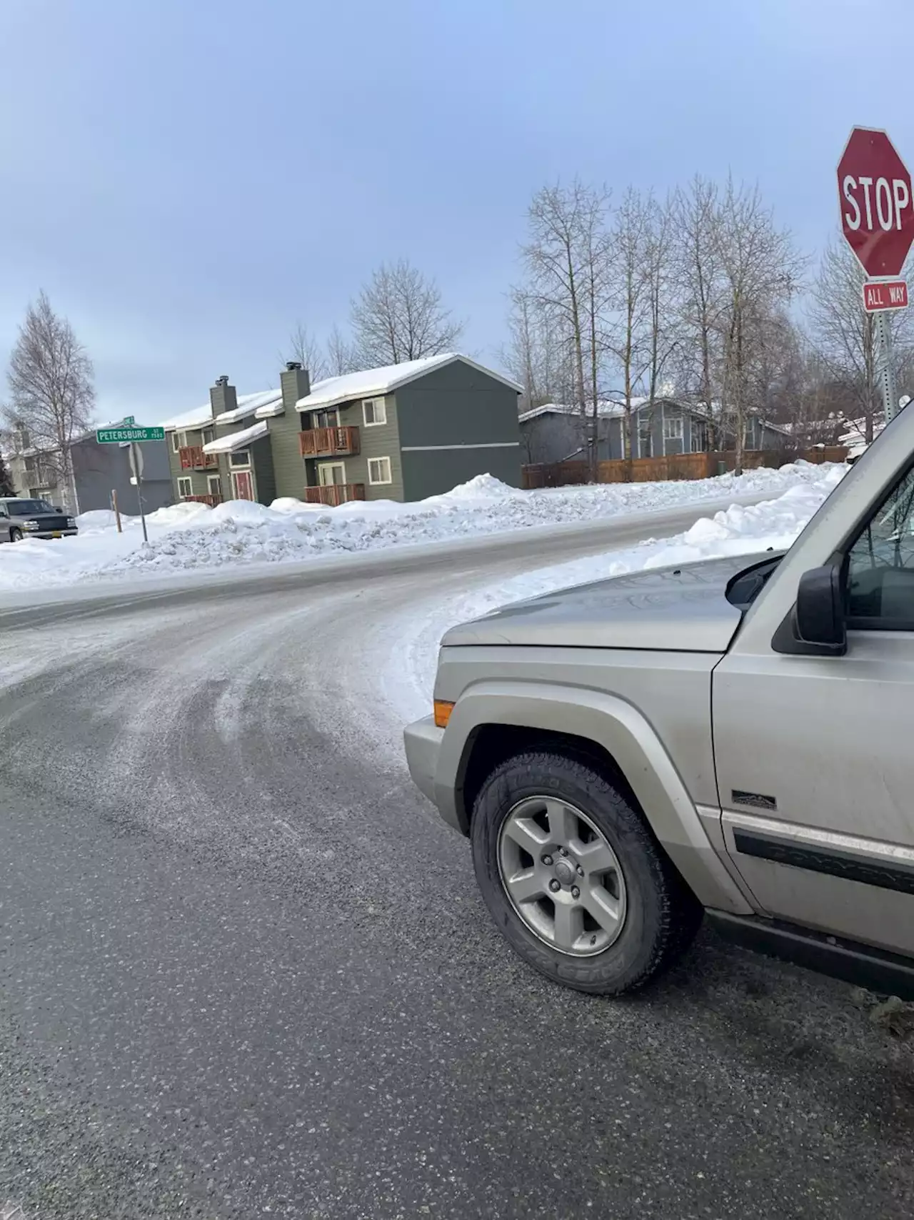 Anchorage woman disputes traffic citation for failing to stop, claiming officer could not see her stop