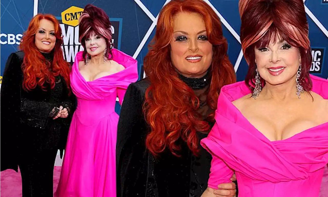 Wynonna and Naomi Judd stun in stylish ensembles at CMT Music Awards