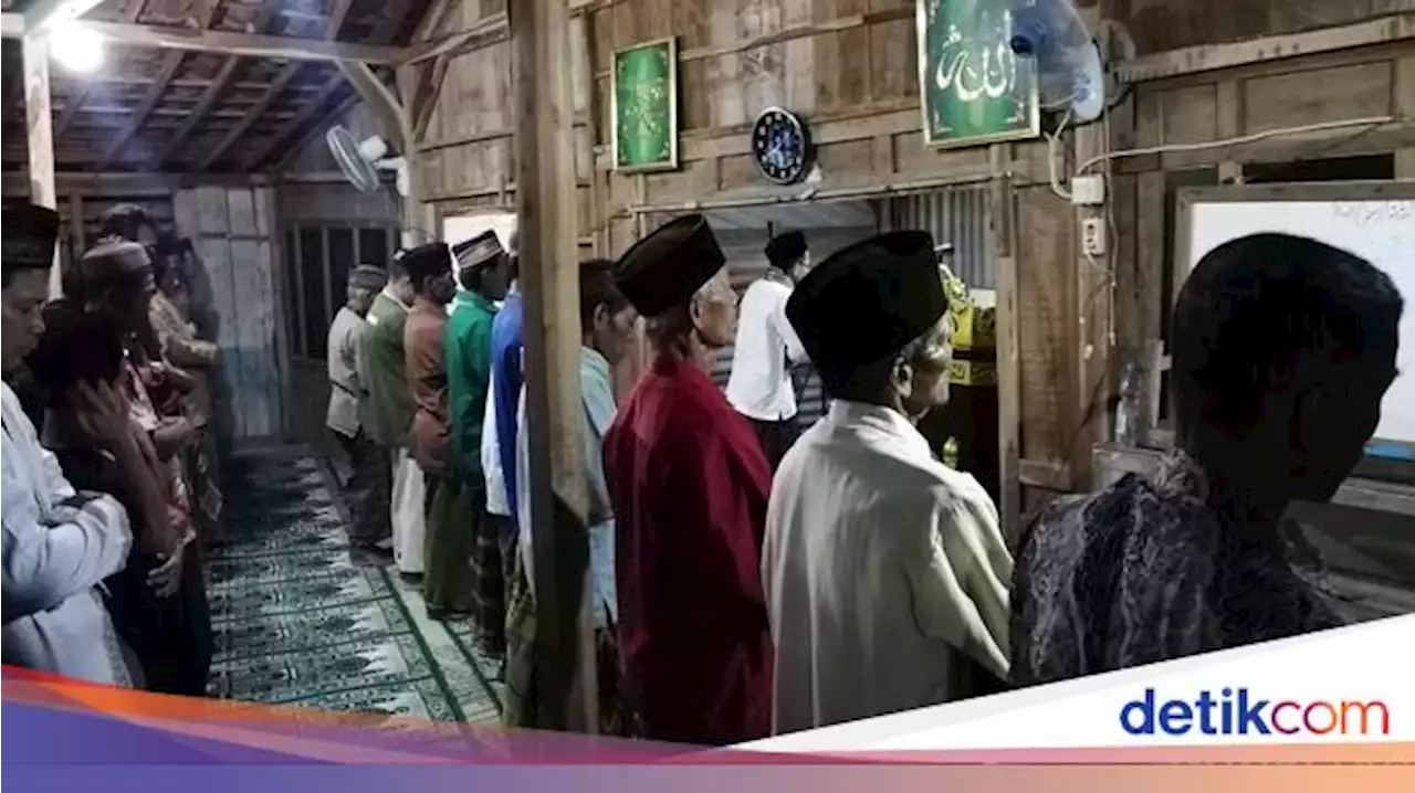 Satgas Sarankan Kelompok Ini Tak Ikut Tarawih Berjemaah di Masjid