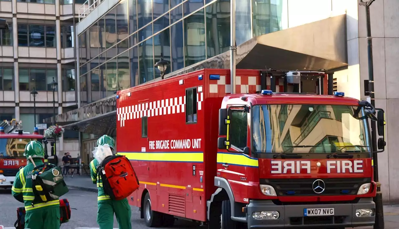 30 evacuated as smoke pours from Aldgate building